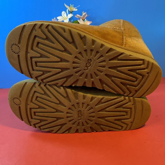 Ugg boots SZ 7 - Picture 5 of 7